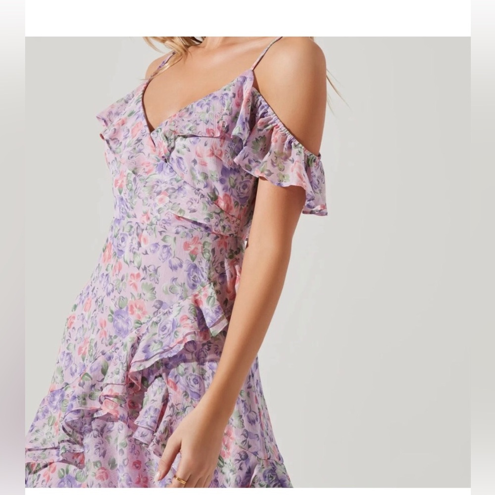 Astr The Label High Low Pemberley  Floral Dress in Pink and Purple Size M - Picture 3 of 12